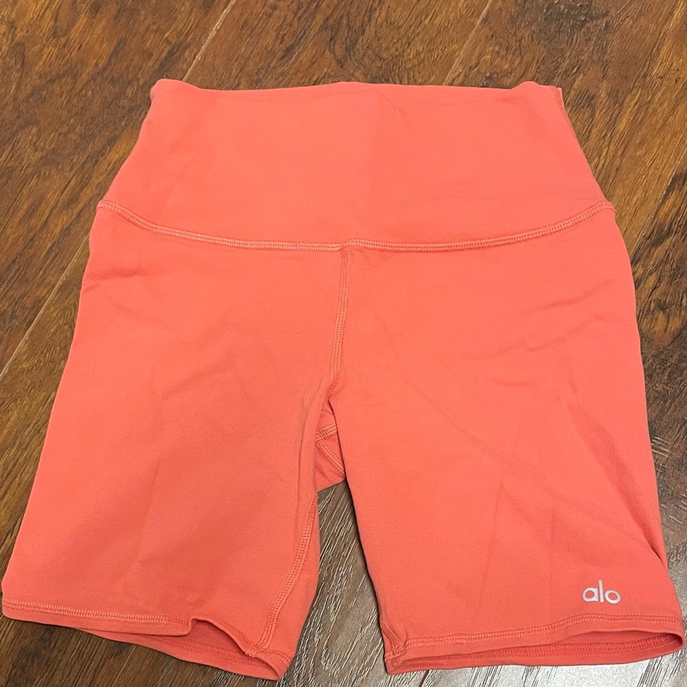 ALO Yoga High-Waist Athletic Bike Shorts in Coral biker size small euc
